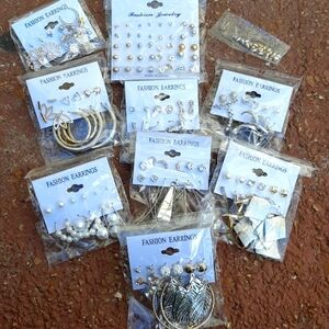 NWT 68 pair of Fashion Jewelry Earrings gold/silver